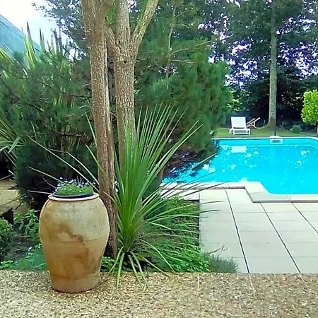 Les Barrerres Bed & Breakfast